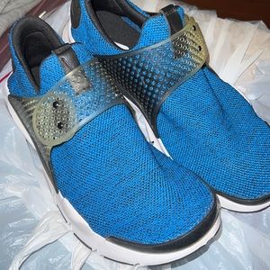 Mens Nike slip on sneaker